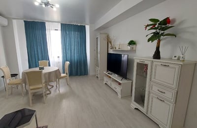 Аренда комфортных 3-комнатных апартаментов с отдельной кухней, 100 м², Мамаия, Констанца, Румыния